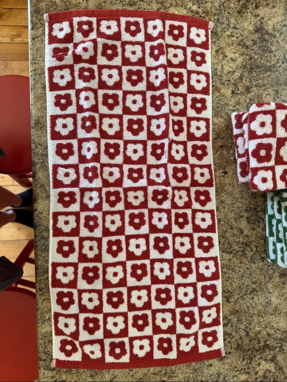 8 Flower Print Hand Towels, 4 Green & 4 Red